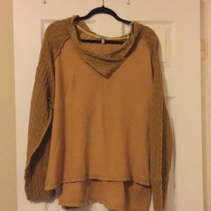 Like New BKE Gimmicks Gold Sweater Size Medium